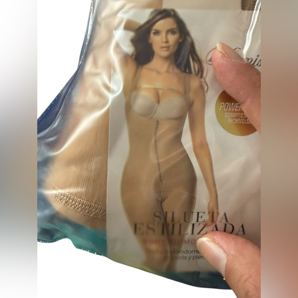 Leonisa PowerSlim Full Body Shaper Bodysuit Nude Size M (NWT) - Picture 2 of 7